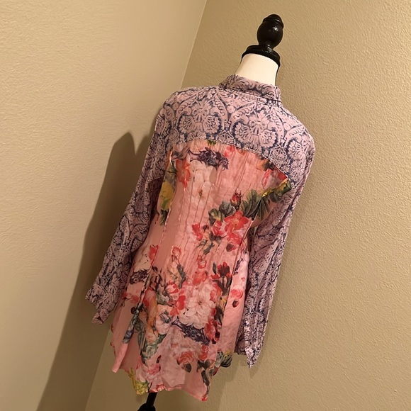 Floral Button down shirt - Picture 2 of 9